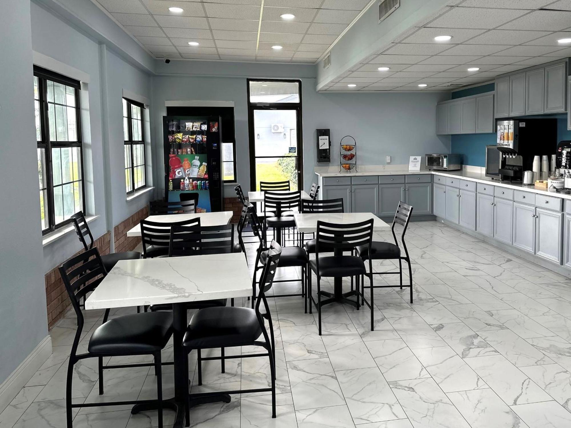 Days Inn By Wyndham לייק צ'ארלס מראה חיצוני תמונה