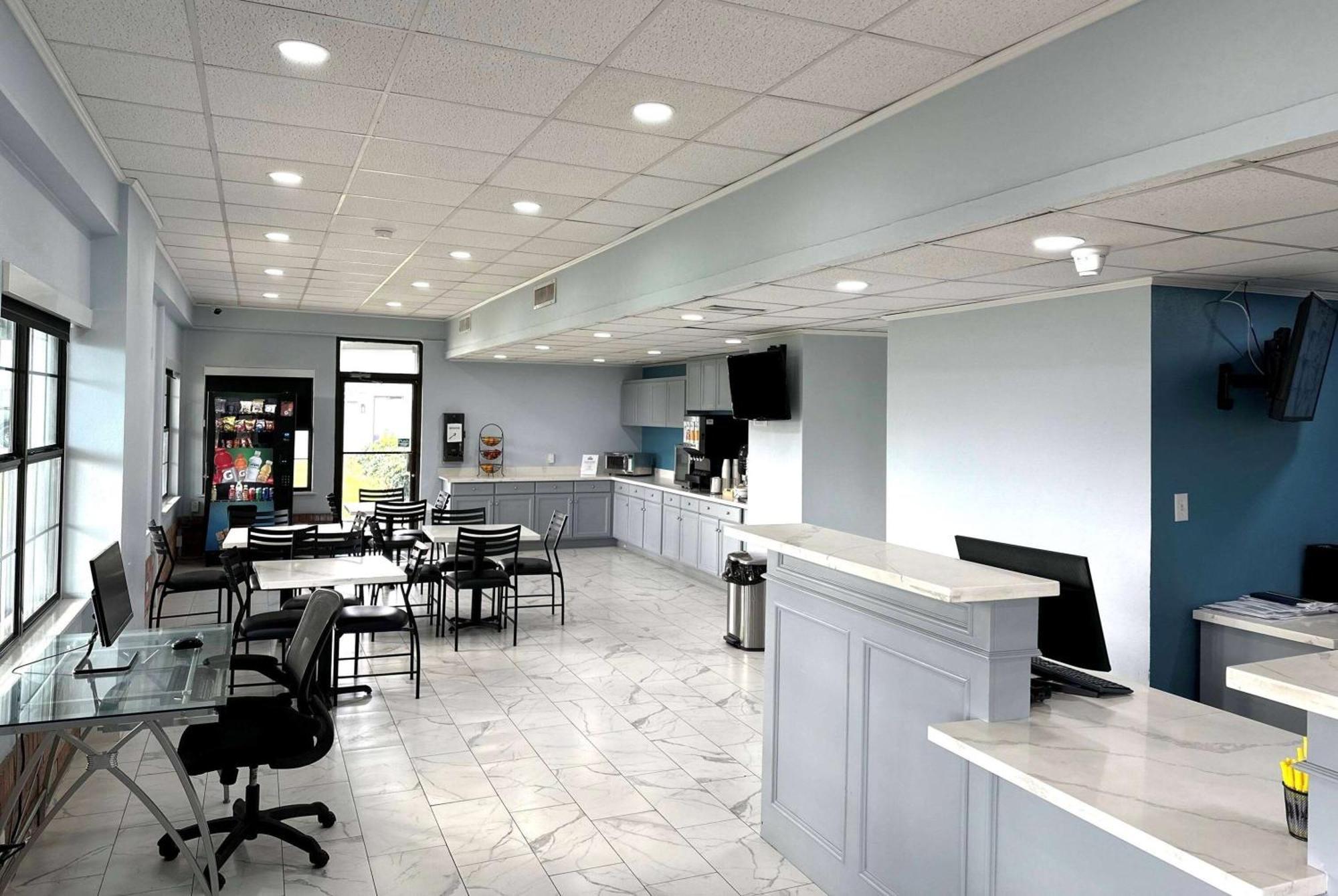 Days Inn By Wyndham לייק צ'ארלס מראה חיצוני תמונה